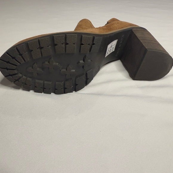 Crevo Alicia Suede Lug Sole Chelsea Boot Bootie Tan Size 7.5 - Picture 3 of 6